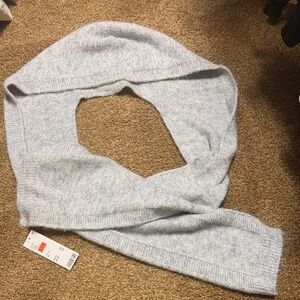 Urban outfitters new Cozy Gray Knit Scarf(hoodie )